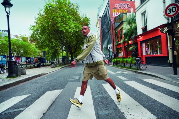 20240425_Merrell x Collab Club_Header Young man with shorts runs across crosswalk
