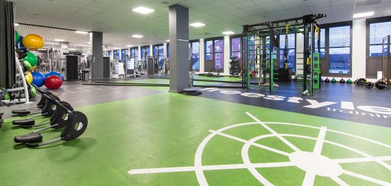 mb-170508-fitnessfirst-freestyle2 Lots of room for functional training: Fitness First offers its members space.
