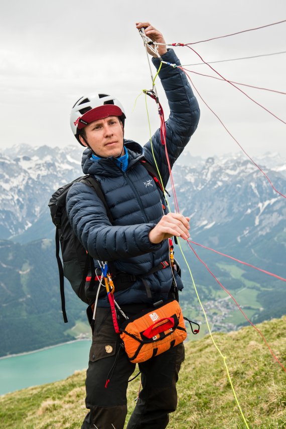 The paraglider must be checked before take-off