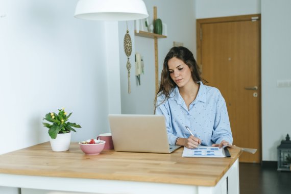 Wie gestaltet man das Home Office möglichst gesund? ISPO.com gibt Tipps. Wie gestaltet man das Home Office möglichst gesund? ISPO.com gibt Tipps.