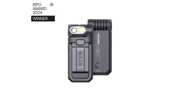 111524_ISPO Award Winner 2024: Fenix SW05R RED_Header Fenix Lampe von vorne und hinten mit Award Gewinner Logo