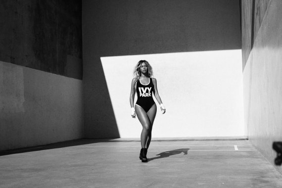 mb-Athleisure-Trends-Fashion-3 Die Stars machen Athleisure hip: Sängerin Beyoncé wirbt für ihre Modelinie Ivy Park, die sie mit Topshop entworfen hat.