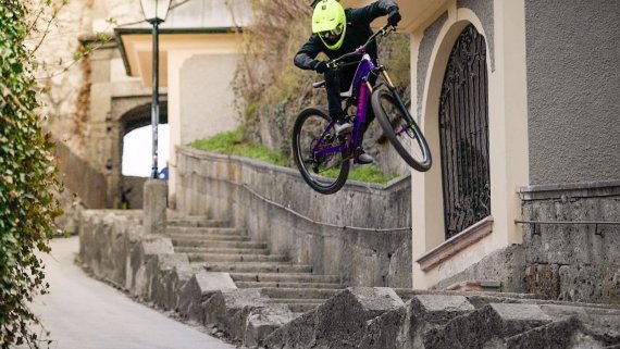 mb-170406-image2_(2) Urban Freeriding in Salzburg: Fabio Wibmer.