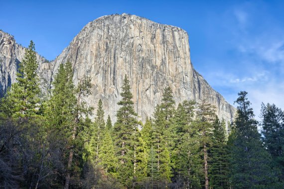 mb-170606-el-capitan-honnold The south-west face of El Capitan is famous among climbers: Alex Honnold conquered the sheer face in less than four hours – and without safety equipment.