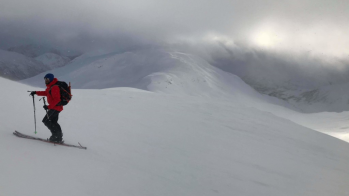 Carlos: Moving forward on a mountain ridge in 25 m/s wind: 2 base layers and a down jacket under the GORE-TEX PRO jacket